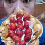 Osamu Suzuki Instagram - 台湾に行ってきました。意外にも初めての台湾です。 今回、台湾で色々食べましたが、ベストグルメは「點水樓」のうなぎのおこわでした。 そしてベスト観光地は、映画「千と千尋－」でおなじみの九份（きゅうふん）。 夜のクラブ周りもしましたが、いや、台湾のクラブ、やばいっす。街がとんでもなく元気すぎて。 最高でございました！！