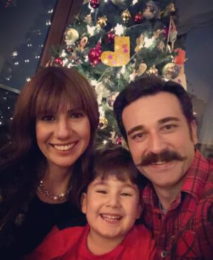 Ozan Dağgez Instagram - Happy new year🎉🥂🍾 #hoşgeldin2020  #sağlık #mutluluk #huzur @eda_saritasdaggez #rauferezdağgez