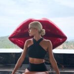 Pamela Reif Instagram - anzeige | The Wave, Ibiza 📍🌊 appreciation post for the beautiful mansion we shot my éla campaign in 🥹 and yes, you haven’t seen any results yet 🤣😅 picture selection is still on my to do list 🫣 We stayed for 5 days with the entire team (so many people this time!!! 15 people helping me here). What’s your favorite part? The pool? The lips? I‘m obvvvvviously all for the view and the magical sunrise & sunset light 😬 as always hoho. 📍@thewaveibiza #photoshoot #ibiza #elabeauty #familyproject #thewaveibiza The Wave Ibiza