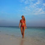 Pamela Reif Instagram - saving your abs & from tomorrow onwards also your hair 👀🫣