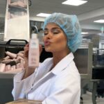 Pamela Reif Instagram - 💌 Have you already signed up for my @ela.beauty newsletter? 👀 I will send out the next one on Sunday - talking more about why I called my brand „éla“, the connection to my mom & what it means to me. PS: if you sign up, you also have the chance to be one of 10.000 people who can place an order a couple of days earlier than the rest & therefore receive your package as the verrrrry first one 🏠😬 #ela #elanaturalbeauty #comingsoon #pamelareif