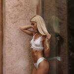 Pamela Reif Instagram - anzeige I purple or white? 🤍 stepping into autumn but half of me is wishing that summer would last a little longer 🥹 which season is your fave? Both sets are the new autumn / winter collection by @intimissimiofficial 🌸 watch my story to see it in actionnnnn 👀😂 #intimissimi #intimissimigirls #theartofitalianlingerie #heidixlenixintimissimi Ibiza, Spain