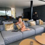 Pamela Reif Instagram - Anzeige | 10 photos of the last 5 days 🌴 we prepared the launch of @ela.beauty (5 days left for pre-access, 2 weeks for the main one 🥹) and were supeeeer motivated from sunrise till sunset. We stayed at @thewaveibiza and used every angle of this ginormous and beautiful villa 🕺🏼 Can’t wait to show you more, I’ll sort my 1200 BTS videos (really) and post bit by bit 🤓👀 PS: you’ll get lots of mama reif content soooooon👩‍👦 📍@thewaveibiza #elabeauty #elanaturalbeauty #haircare #launchingsoon #pamelareif The Wave Ibiza