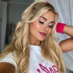 Pamela Reif Instagram - YAY the new dance workout is here!! 🕺🏼🤓💖🫶🏼 this was my hair & make up when filming it ✨I already saw so much beautiful feedback - swipe to read! 🥹 Which mood is your fave? Happy, Ken, cute Power, Latin or Gangster? And did you see the outfit change coming? 😂😂😂 #barbie #new #workout #dance #pamelareif New Video