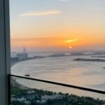 Paolla Oliveira Instagram - Viajar é sempre uma experiência e essa foi inesquecível. Fomos recebidos aqui em Dubai no @atlantistheroyal , um hotel com ambiente e serviços tão únicos que já tornaram essa viagem um espetáculo 🤍 Eu e @diogonogueira_oficial em choque desde a recepção hahahah que delícia poder descansar aqui. Obrigada #AtlantisTheRoyal por tanto!!! @beabrand_marketing @smporai @manoelcalmon Atlantis The Royal