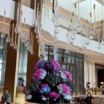 Paolla Oliveira Instagram - Viajar é sempre uma experiência e essa foi inesquecível. Fomos recebidos aqui em Dubai no @atlantistheroyal , um hotel com ambiente e serviços tão únicos que já tornaram essa viagem um espetáculo 🤍 Eu e @diogonogueira_oficial em choque desde a recepção hahahah que delícia poder descansar aqui. Obrigada #AtlantisTheRoyal por tanto!!! @beabrand_marketing @smporai @manoelcalmon Atlantis The Royal