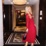 Paris Hilton Instagram - Mirror mirror on the wall 👑🪞Who’s the fairest of them all? ❤️‍🔥#ThatsHot Waldorf Astoria Las Vegas