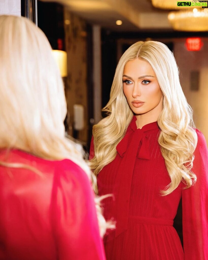 Paris Hilton Instagram - Mirror mirror on the wall 👑🪞Who’s the fairest of them all? ❤️‍🔥#ThatsHot Waldorf Astoria Las Vegas