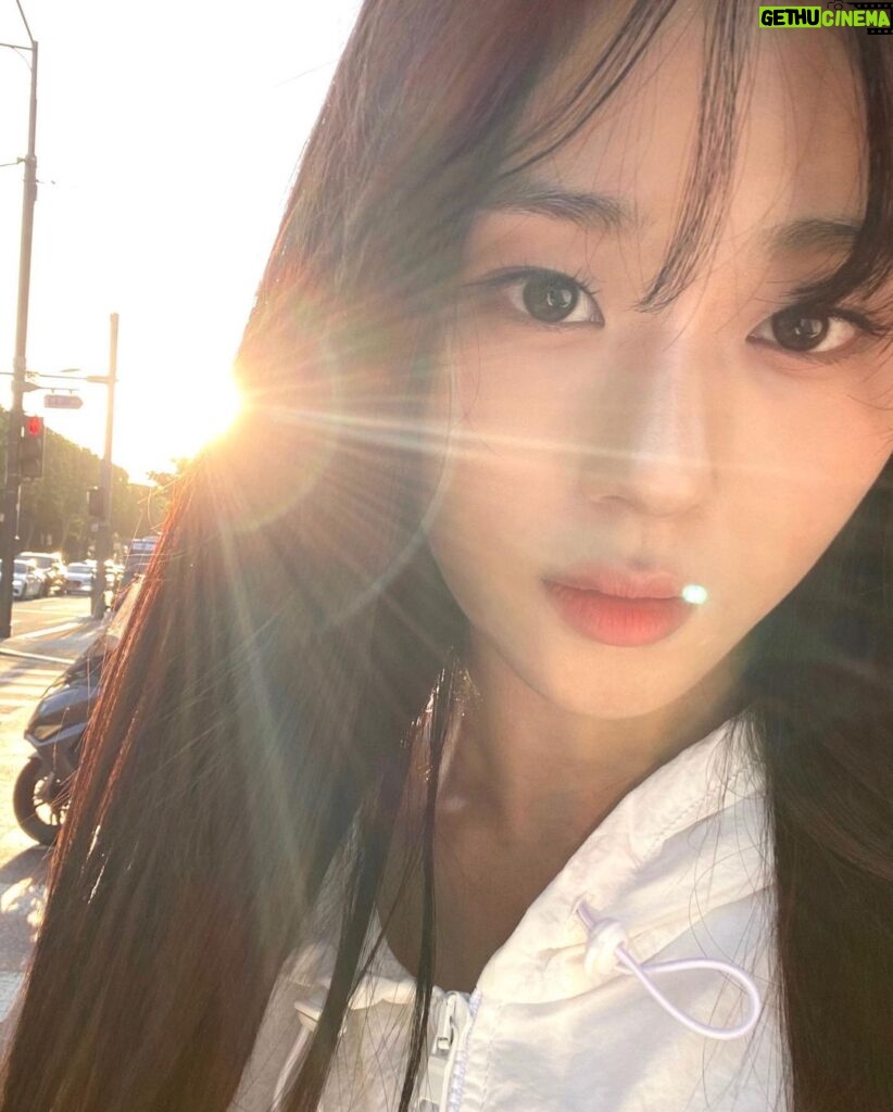 Park Chae-rin Instagram - 𝚂𝚞𝚗𝚜𝚎𝚝