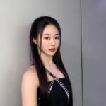 Park Chae-rin Instagram - 👀🖤