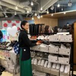 Park Jin-hee Instagram - 야나체리바자회에 다녀왔어요:) . 득템도하고 기부도 하고 일석이조 바자회 ❤️✨ 오늘까지 진행해요! 많은 관심 부탁드리겠습니다! . . #yana#야나바자회