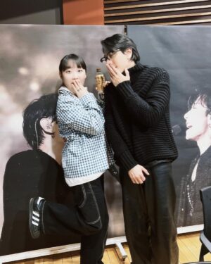 Park Moon-chi Instagram - 자랑^*^ 하고싶어서 사진받자마자 올리기,.^^ 
”✳️충격✳️ 밀양 박씨 대장님 실존하심“
증말 영광이형 이었읍니다..!!!ㅜ그리고 즐거웠답니다..
@parkhyoshin.official 

이나언니 감사합니다..^^