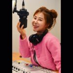 Park Se-mee Instagram - SBS 103.5 LOVE FM ‘박세미의 수다가 체질’ 정식 DJ가 되었습니다 어릴때 카세트 테이프에 책이랑 신문을 읽으며 라디오DJ를 따라했었는데 그 꿈을 이뤘네요 😢 16일부터 매일 12시5분-2시 정오에 같이 수다떨어요❤️ #셈디 #박수체 #러브FM #sbs