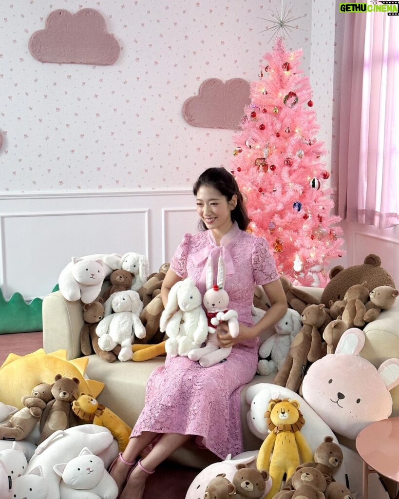 Park Shin-hye Instagram - 곧 크리스마스❣️ 행복한 연말은 친구들과 가족들과 #모던하우스 와 함께❣️❣️