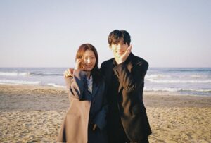 Park Shin-hye Instagram - 필카 예이~ 
#닥터슬럼프