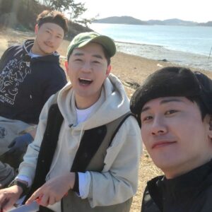 Park Young-tak Instagram - 🏝🐟🐚
#안싸우면다행이야
#붐 #영탁 #송진우