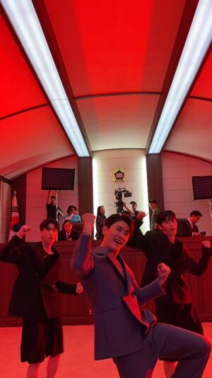 Park Young-tak Instagram - 자이제출격준비🤟
#폼미쳤다 #dance 
#숨은minzi찾기 🥷
