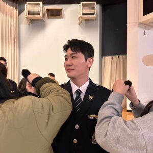 Park Young-tak Instagram - 처음이란 항상 소중한 법
첫화부터 마지막화까지 
모든 순간,함께한 모든 분들께 감사드립니다.

행복해야 돼 강남순 간이식🤵👰‍♂️

아맞다 우리희식이 나라를 지키고 있구나..
잘생긴 얼굴보러 면회갈게

Feat 올려( 노래가 빠이팅 넘치는 이유 = 우리 마수대 , 간이식 , 강남순 덕)

#힘쎈여자강남순 
#stronggirlnamsoon