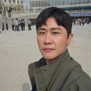 Park Young-tak Instagram - 처음이란 항상 소중한 법
첫화부터 마지막화까지 
모든 순간,함께한 모든 분들께 감사드립니다.

행복해야 돼 강남순 간이식🤵👰‍♂️

아맞다 우리희식이 나라를 지키고 있구나..
잘생긴 얼굴보러 면회갈게

Feat 올려( 노래가 빠이팅 넘치는 이유 = 우리 마수대 , 간이식 , 강남순 덕)

#힘쎈여자강남순 
#stronggirlnamsoon