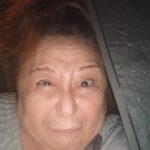 Parla Şenol Instagram - Bugün beynimin hard diski mavi ekrana bağladı. Noronlarimin da çoğu birbirine küsmüş, bağlanmayı reddediyor; sonuçta bu haldeyim 🟡