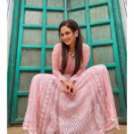 Parvati Sehgal Instagram - 𝙒𝙝𝙚𝙣 𝙪 𝙘𝙤𝙢𝙥𝙤𝙨𝙚 𝙮𝙤𝙪𝙧𝙨𝙚𝙡𝙛 𝙖𝙩 𝙬𝙤𝙧𝙠 𝙗𝙚𝙘𝙖𝙪𝙨𝙚 𝙫𝙞𝙤𝙡𝙚𝙣𝙘𝙚 𝙞𝙨 𝙛𝙧𝙤𝙬𝙣𝙚𝙙 𝙪𝙥𝙤𝙣 🪷 𝘼𝙣𝙙 𝙩𝙝𝙚𝙣 𝙩𝙝𝙚, “𝙡𝙤𝙤𝙠 𝙄’𝙢 𝙨𝙤 𝙘𝙪𝙩𝙚 𝙨𝙚𝙨𝙝𝙝.”🤓🤓🤓