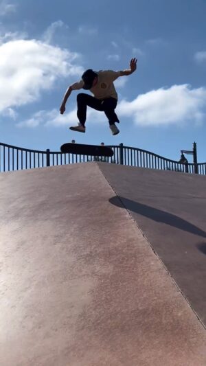 Pat Duffy Instagram - Few clips at #poods in sunny SD thanks @river69 📹  love relearning new/old tricks✔️ @planbofficial @etniesskateboarding @paradoxgrip @independenttrucks @ojwheels @biggestlittleskateboardco @og.labs.genetics @fkdbearings