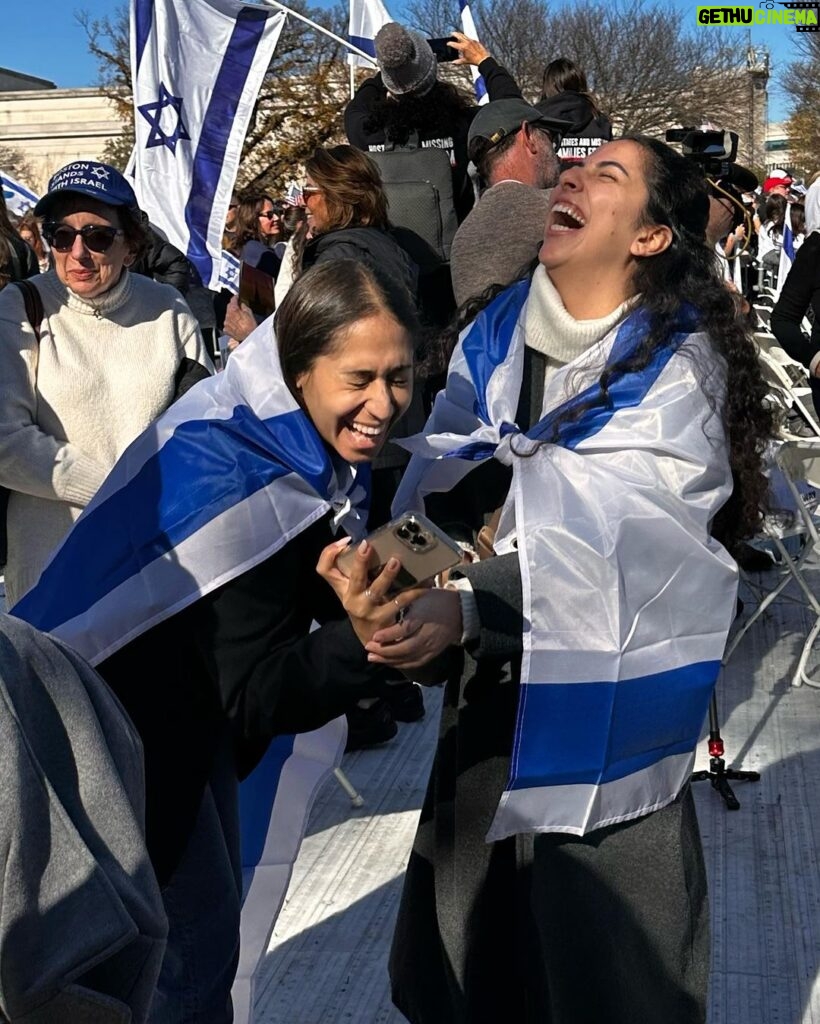 Patricia Heaton Instagram - Nothing but love 🇮🇱❤️ #marchforisrael #MarchAgainstAntisemitism National Mall, Washington D. C.