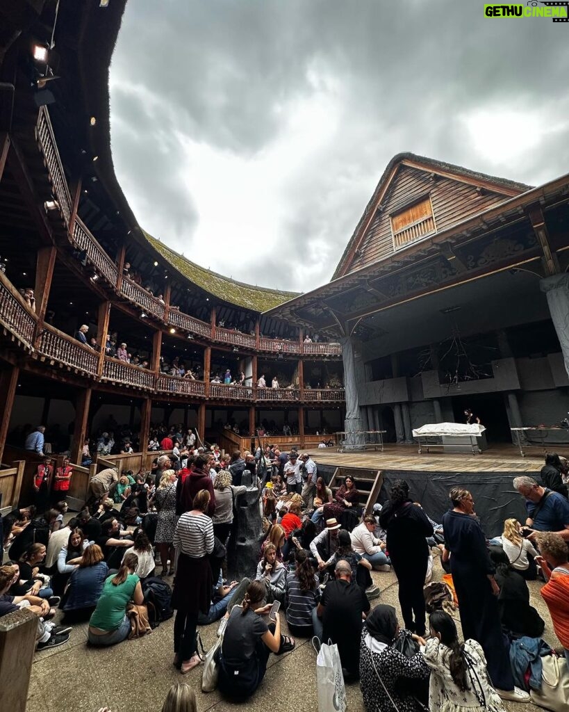 Patricia Heaton Instagram - Took in the Scottish play at @‌The_Globe with @valley__heat #Shakespeare #Macbeth #TheScottishPlay #ShakespearesGlobe #GlobeTheatre #ThisWoodenO #Theatre #London #Bankside Shakespeare's Globe