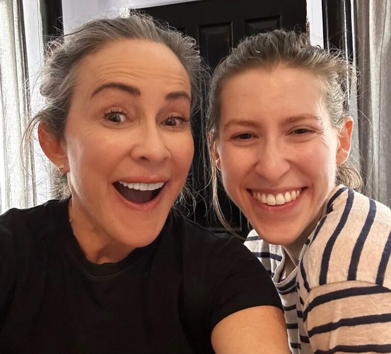 Patricia Heaton Instagram - Reunited and it feels so good! Just a midwestern TV mom and daughter hanging out in London! If you’re anywhere near Islington tomorrow night (Monday 24th) join me in watching the talented @eden_sher preview her show “I Was On A Sitcom” at the Bill Murray Comedy Club @billmurraypub before she takes it to the Edinburgh Fringe Festival @edfringe for the whole month of August! ❤️