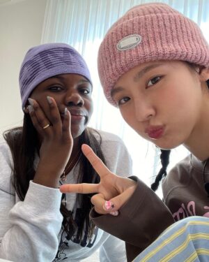 Patricia Thona Yiombi Instagram - 어제 28일끝으로 “혜미리예채파”가 끝이났습니당 먼저 우리 멤버 언니들 고맙고 행복했엉💛그 동안 시청해 주셔서 감사하고 매번 촬영 때 이쁘게 찍어주시는 감독님들 매번 좋은 리액션해주시는 모든 스태프분들 감사합니당💚 안녕👋🏾