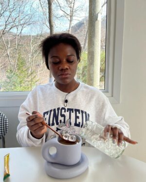 Patricia Thona Yiombi Instagram - 어제 28일끝으로 “혜미리예채파”가 끝이났습니당 먼저 우리 멤버 언니들 고맙고 행복했엉💛그 동안 시청해 주셔서 감사하고 매번 촬영 때 이쁘게 찍어주시는 감독님들 매번 좋은 리액션해주시는 모든 스태프분들 감사합니당💚 안녕👋🏾