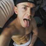 Patrick Criado Instagram - 01. CASA PATRICK. INT. DÍA. Patrick se muda de casa. Prepara la maleta, coge sus cosas y.. Go fuck yourself bitches! 🤟🤟 - Pronto noticias sobre la nueva película que estamos rodando. Encarno a NANO en: 🎬 📸 '' BAJO CERO ''