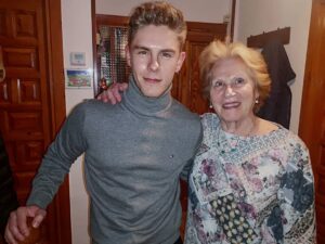 Patrick Criado Instagram - Por muchos más años a tu lado, Lila. Eres la más grande! La abuela más cañera 😃😍🤟