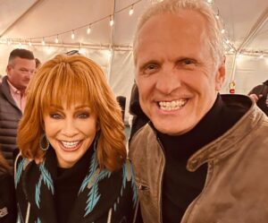 Patrick Fabian Instagram - I was #ReverendYummypants on #REBA years before I donned the #HamlindigoBlue on @bettercallsaulamc, but on Saturday Night @hollywoodbowl, @reba brought @melissapeterman @rheaseehorn , #JonathanBanks & @rexlinn13 & more together and blew the roof off with an awesome show.

Thank you, @reba!
#Hollywoodbowl
#ShowbizFun
#ILoveLA