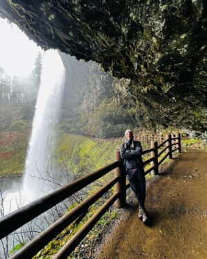 Patrick Fabian Instagram - Happiness is…….hiking at #silverfallsstatepark #oregon 
#stateparks #nature #SouthFalls

Have a great weekend!

@lowaboots @thenorthface 
@alltrails