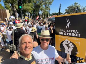 Patrick Fabian Instagram - A Day of Solidarity. #UNIONSTRONG💪
@sagaftra @iatse  @wgawest @wgaeast  @therealbobodenkirk @photomatt600 @mandyfab @jennofthefuture @julie.pearl.slater @danielmoncada @luis_moncada @audreyscoresmoore @spencergarrett1 @ed_begley_jr