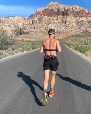Paul Felder Instagram - I have been wanting to do this run for weeks. The red rock scenic loop! Just under 15 miles with LOTS Of climbing. Thank you @jriele @muddytriathlete for suffering with me. Oh! And I get to call some awesome fights this sat! Early card for us here in Vegas! Next week I’m taking on the Pocono tri fest(brutal course) I’m ready to suffer! #mma #triathlon #samplekit #redrocks #ufc #ironlung 
📸 @jriele