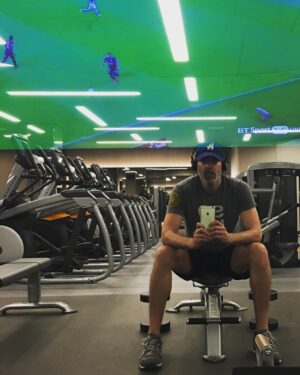 Paul Walling Instagram - You know you’re in London when even the mirrors play “football” ⚽️