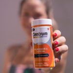 Paula Lobo Antunes Instagram - Os cuidados com o sistema imunitário devem ser regulares. E não esperar pelo inverno para nos preocuparmos connosco 😊 As vitaminas essenciais na função imunitária são C, D e A, entre outras. E Centrum Imunidade e Defesa contém essas vitaminas e nutrientes para ajudar a apoiar o sistema imunitário e a saúde em geral 👌🏻 Aproveitem bem o fim do verão, e protejam-se! 😘 #centrum #centrumimunidadeedefesa P U B