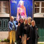 Paula Lobo Antunes Instagram - Happy family! Happy days! Estreia da dia 15 de Fevereiro A Rainha da Beleza de Leenane na sala estúdio do teatro da Trindade! De Martin McDonagh Encenação Sandra Faleiro Com Nuno Nunes, Paula Lobo Antunes, Valerie Braddell e Vicente Gil Cenografia Henrique Ralheta Figurinos Sandra Faleiro Desenho de luz Cristina Piedade Sonoplastia Sérgio Delgado Assistente de encenação Martim Mesquita Guimarães Coprodução Teatro da Trindade INATEL e Produções Teatrais Próspero