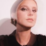 Paula Luchsinger Instagram - Muchas gracias a este equipo maravilloso ♥️ 💋 @polipico @chanel.beauty 📸 @carlosortegaphoto 🤵‍♀️ @chanelofficial @parcomunica Que me acompañó ayer en @premioscaleuche de @somoschileactores 🌹🌹🌹