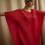 Paula Luchsinger Instagram - 🌹🌹🌹🌹🌹 Muchas gracias @maria_paz_urra_ por el maquillaje y el más lindo casquette, @paolaagullo @thevintage_sisters por el vestido hermoso de los 60’s, @carlosortegaphoto por estas fotos increíbles y @pia.glsswrks por mi anillo amado🦋