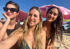 Paula Luchsinger Instagram - 💚🐍🌴🦜🌿🐉Brasil con las mininas🐉🌿🦜🌴🐍💚
