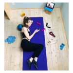 Pauline Clément Instagram - 🏋️‍♀️ Sport confiné / au moins j’ai le matos 🏋️