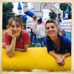 Pauline Clément Instagram - 🤍🐚Entre les prises 💛🏄🏻‍♀️ . . Avec @rodolphelauga @inesregmec @kevindebonne @laurieperet @anthonysonigo @constancelabbe 📷 @alicesperanto 🦹🏼‍♀️ @ameliesalomon