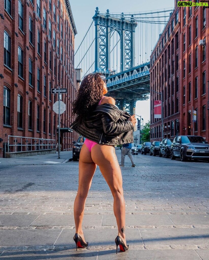 Pearl Gonzalez Instagram - I ❤️ NYC little flashback of last weeks Fight Week #flashback #flashbackfriday #nyc #brooklyn #madisonsquaregarden New York City
