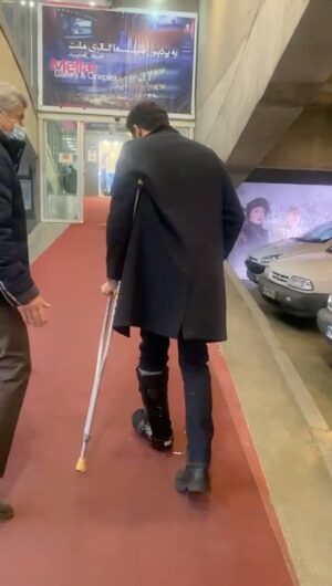 Pedram Sharifi Instagram - این روزها…
 شاید باورتون نشه اما موزیک زنده بود😂
 ممنونم از احوال پرسیتون، رو به بهبودم به سرعت✌🏻❤️
فیلم از @laleh.marzban