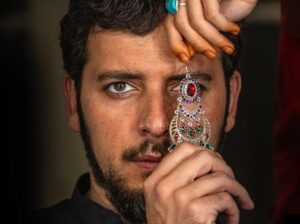 Pedram Sharifi Instagram - “فهیم”

کابل پلاک ۱۰ در راه جشنواره✌🏻
کارگردان: @navidmahmoudi 
گریم: @mahmouddehghani 
عکس از: @fattah.zinouri