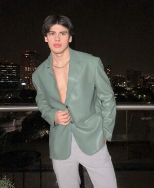 Pedro Figueira Instagram - Sé tu mismo, los demás puestos ya están ocupados 🖤 No se pierdan #LaVenganzaExtra por @mtvla y @plutotv_latam