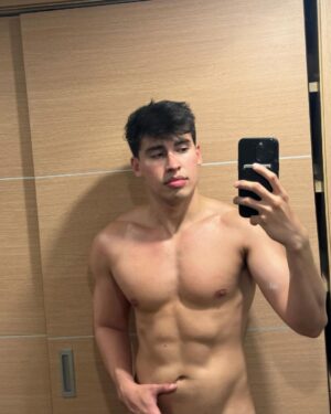 Pedro Figueira Instagram - Última foto antes de entrar a La casa de los famosos 🙈 Espero no me extrañen tanto! Y si me extrañan pongan el 24/7